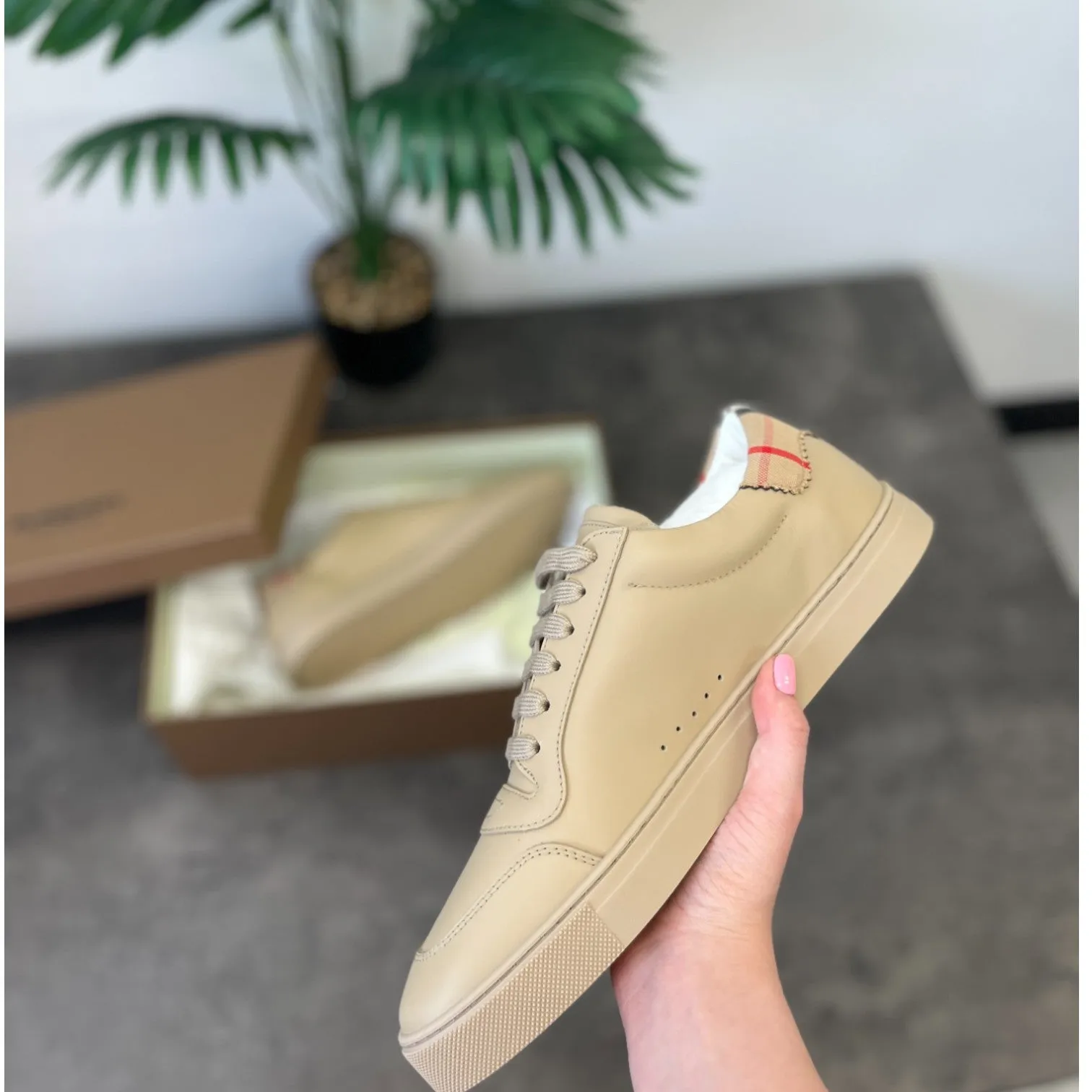 Men's Vintage Check Low Trainers Beige Size EU 40 / UK 6