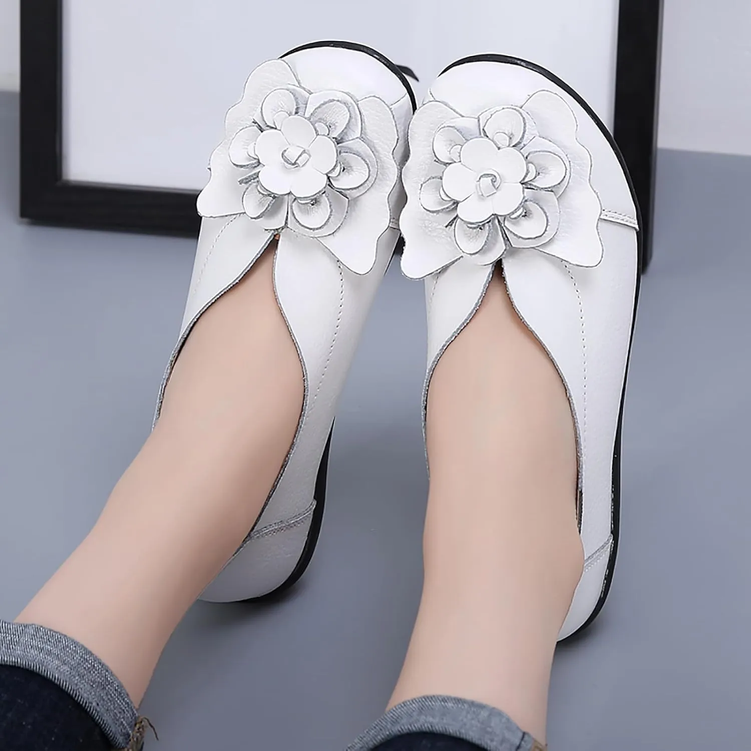 Womens Casual Loafers Shoes Round Toe Lightweight Soft Flat Moccasins Shoes Dressy Leather Slip On Comfortable Walking Loafer