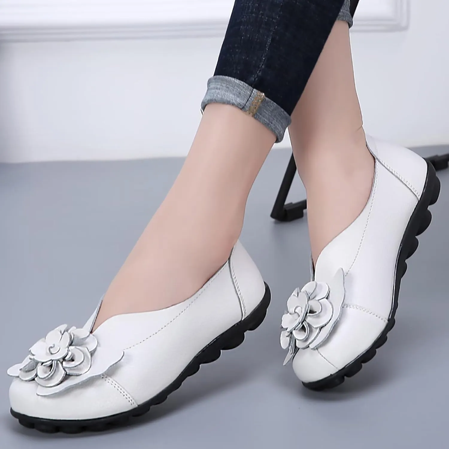 Womens Casual Loafers Shoes Round Toe Lightweight Soft Flat Moccasins Shoes Dressy Leather Slip On Comfortable Walking Loafer